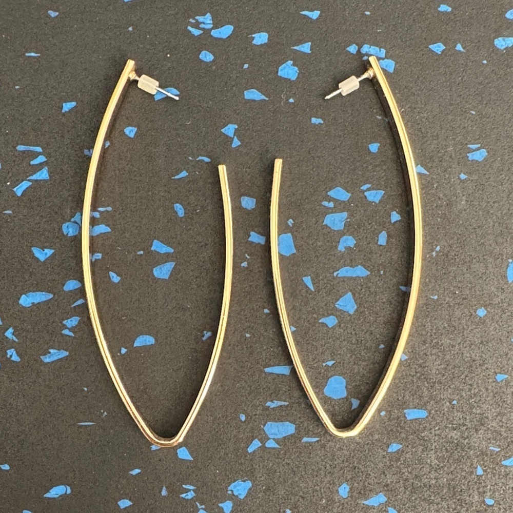Elegant Gold Hoop Earrings- Like New - Picture 1 of 3